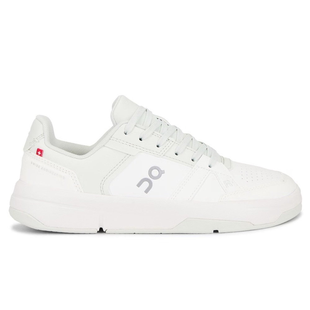 On Running White Sneakers The Roger Clubhouse Sneaker in White & Iceberg
On 7.5